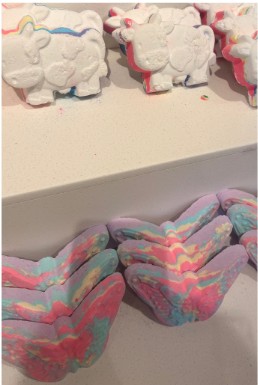 Custom bath bomb display styling